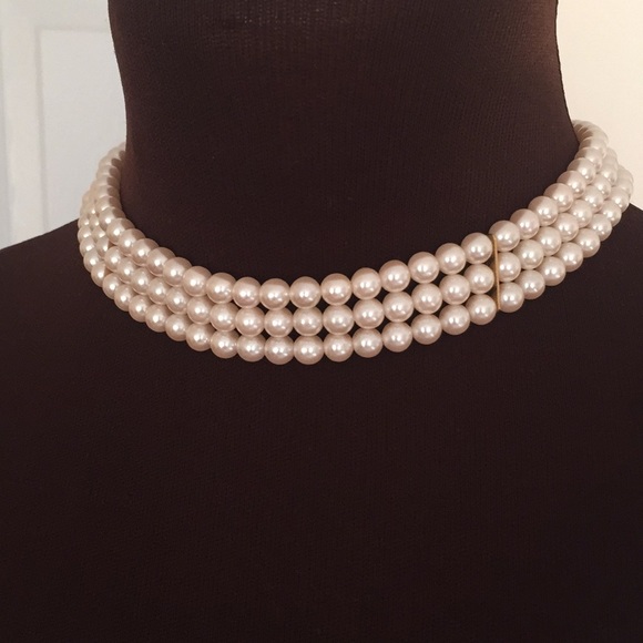 Jewelry - Pearl chocker and free bracelet